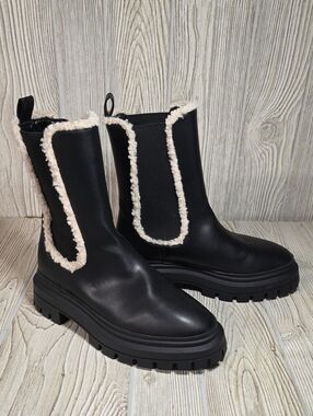 Express Shearling Tipped Gore Lug Sole Ankle Boots Womens Size 7